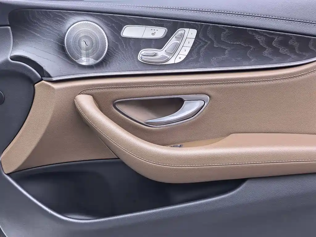 Mercedes-Benz E-Class 2017 — фото 15