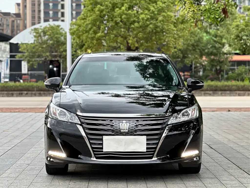 Toyota Crown 2018 — фото 3
