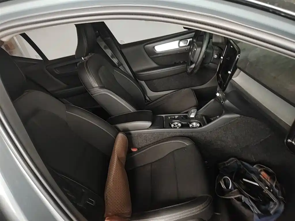 Volvo XC40 2020 — фото 25