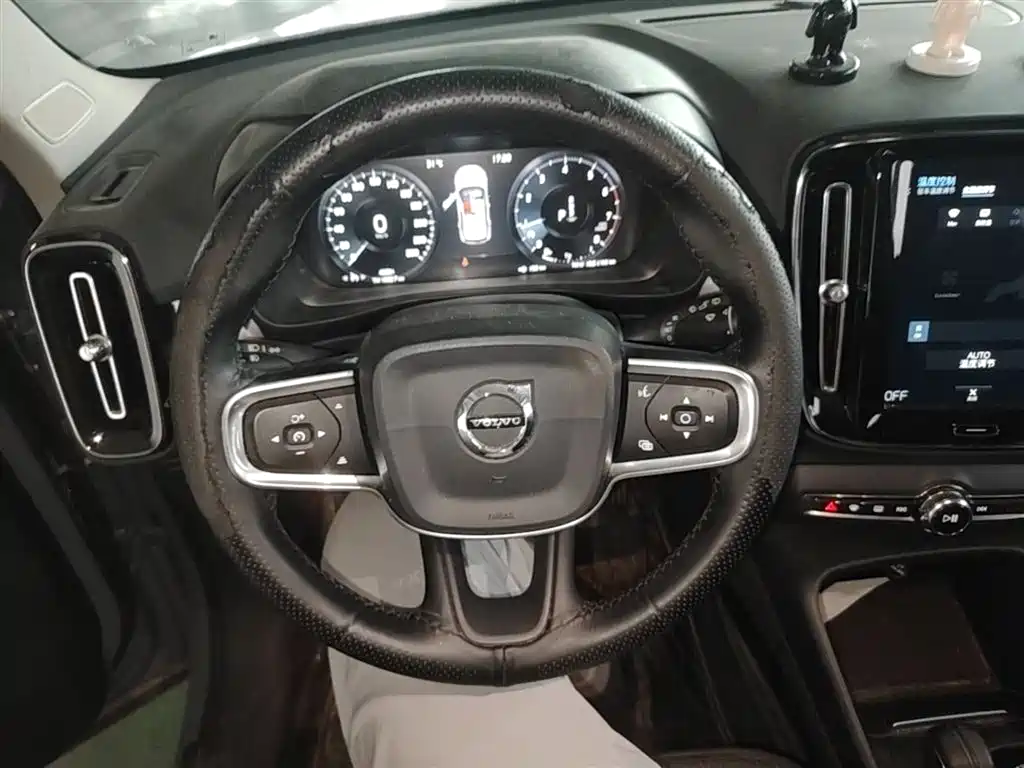 Volvo XC40 2020 — фото 11