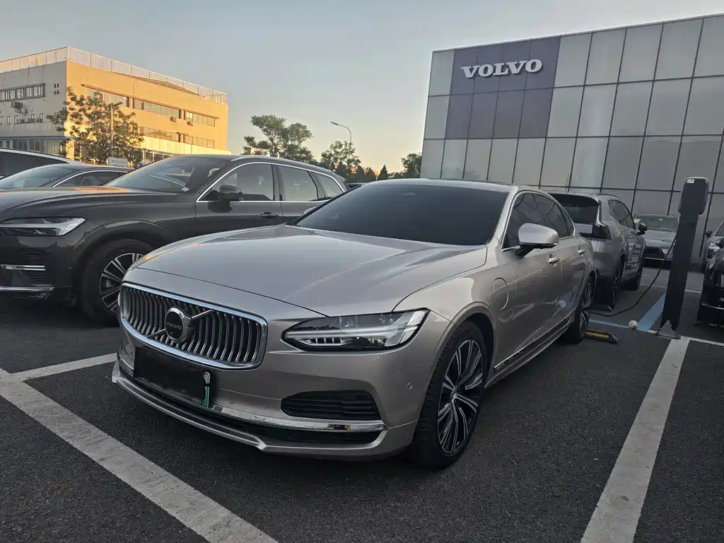 Volvo S90 PHEV 2023 — фото 1