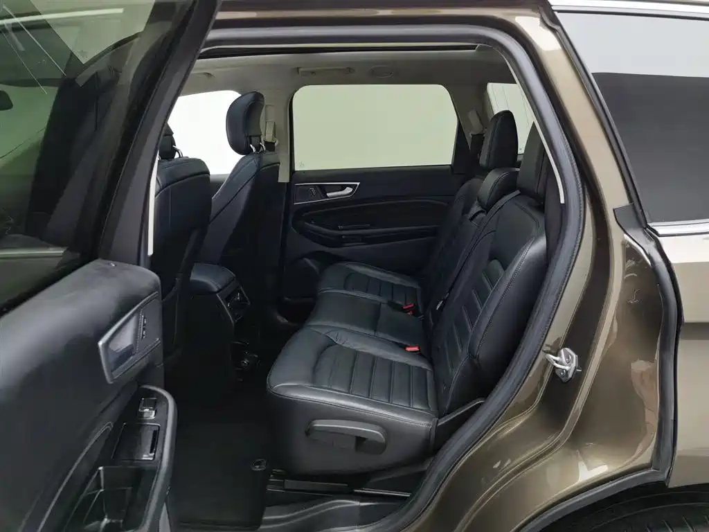 Ford Edge 2016 — фото 15