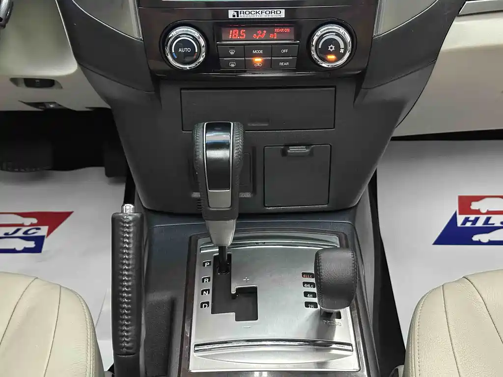 Mitsubishi Pajero 2019 — фото 14