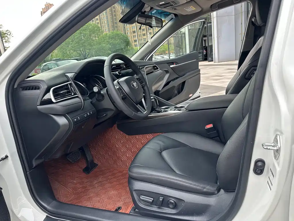 Toyota Camry 2020 — фото 10