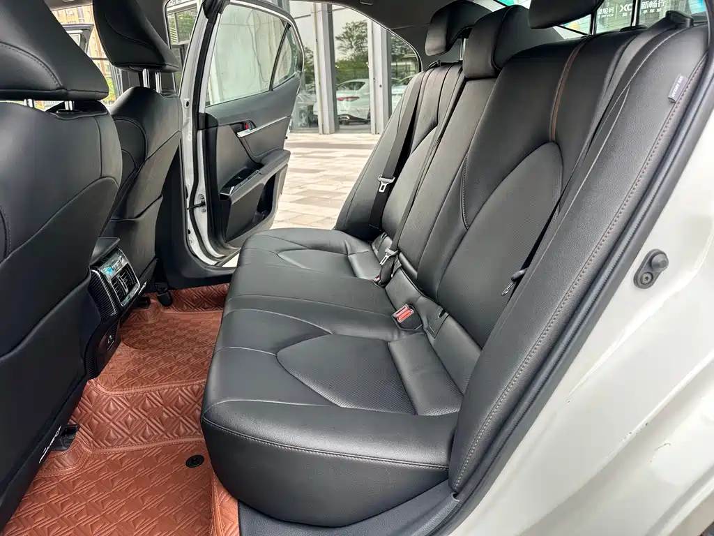 Toyota Camry 2020 — фото 11