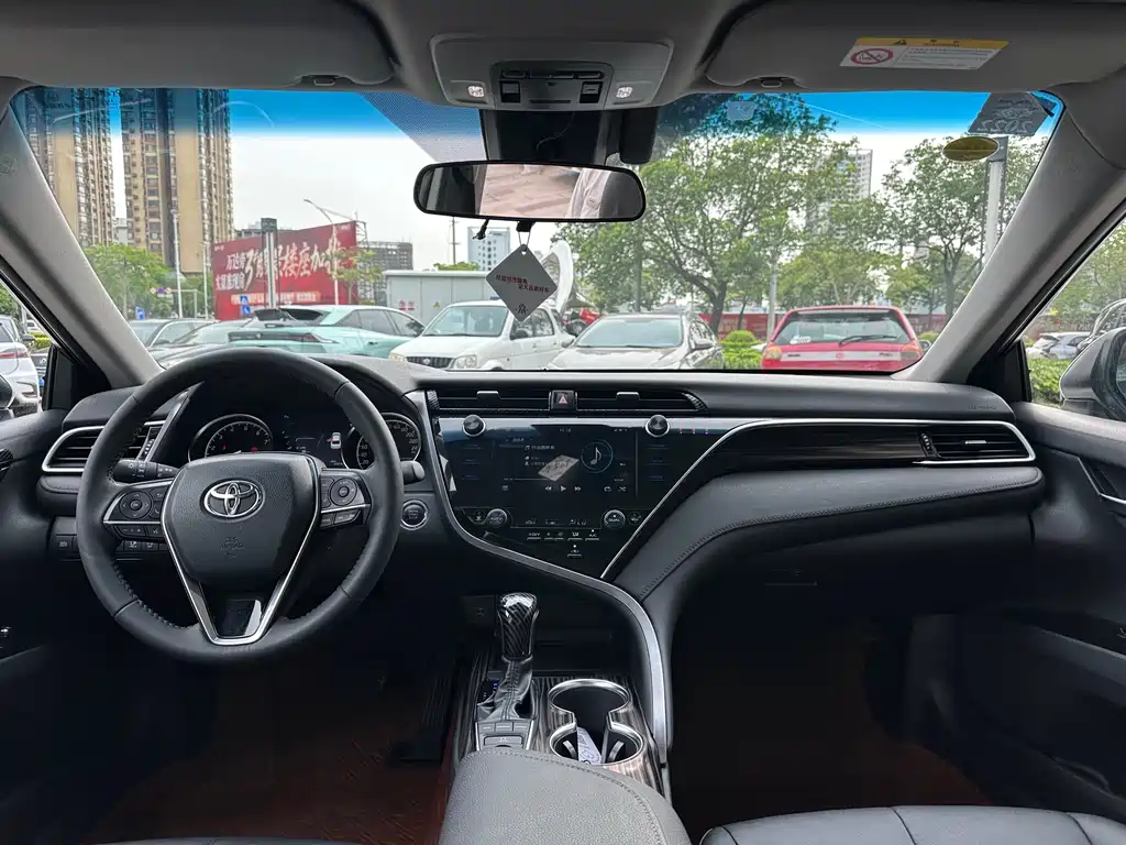 Toyota Camry 2020 — фото 17