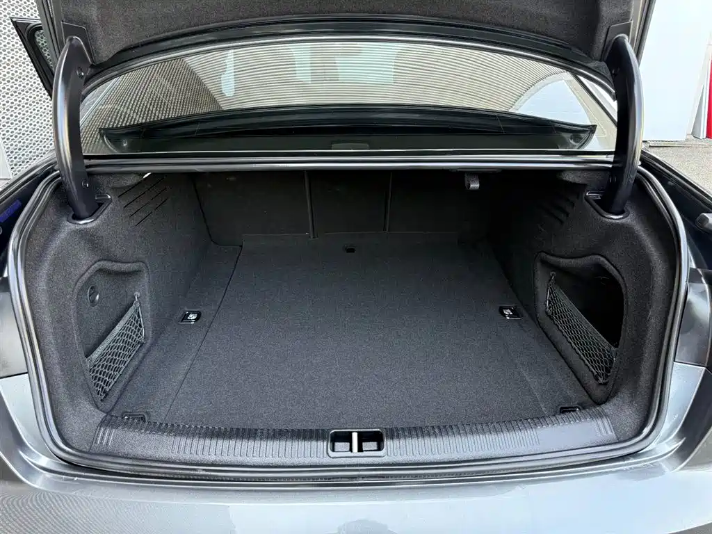 Audi A4L 2023 — фото 14