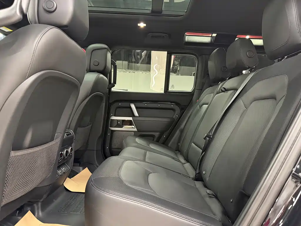 Land Rover Defender 2023 — фото 20