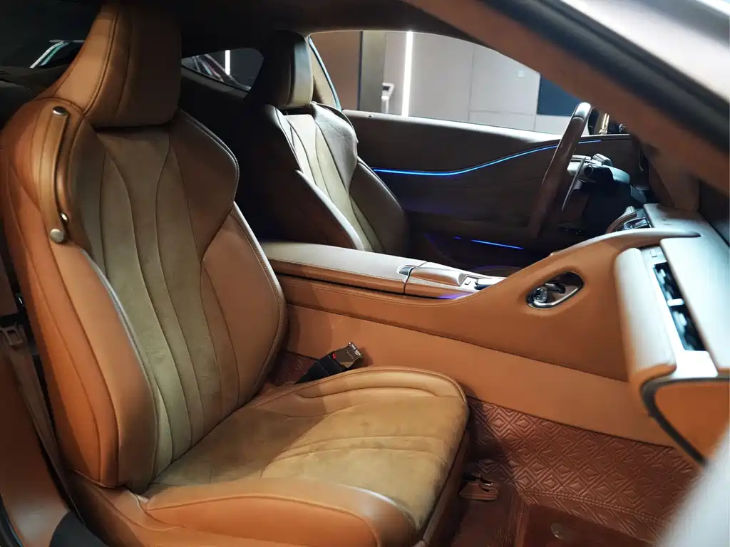 Lexus LC 2018 — фото 11