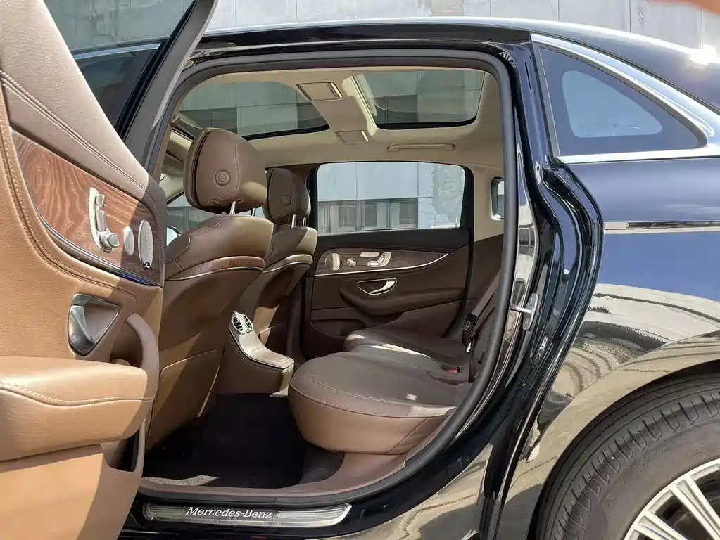 Mercedes-Benz E-Class 2023 — фото 6