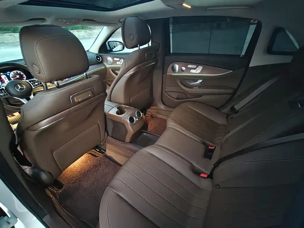 Mercedes-Benz E-Class 2020 — фото 14