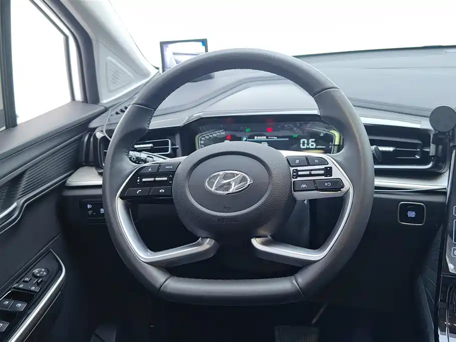 Hyundai Custo 2023 — фото 15