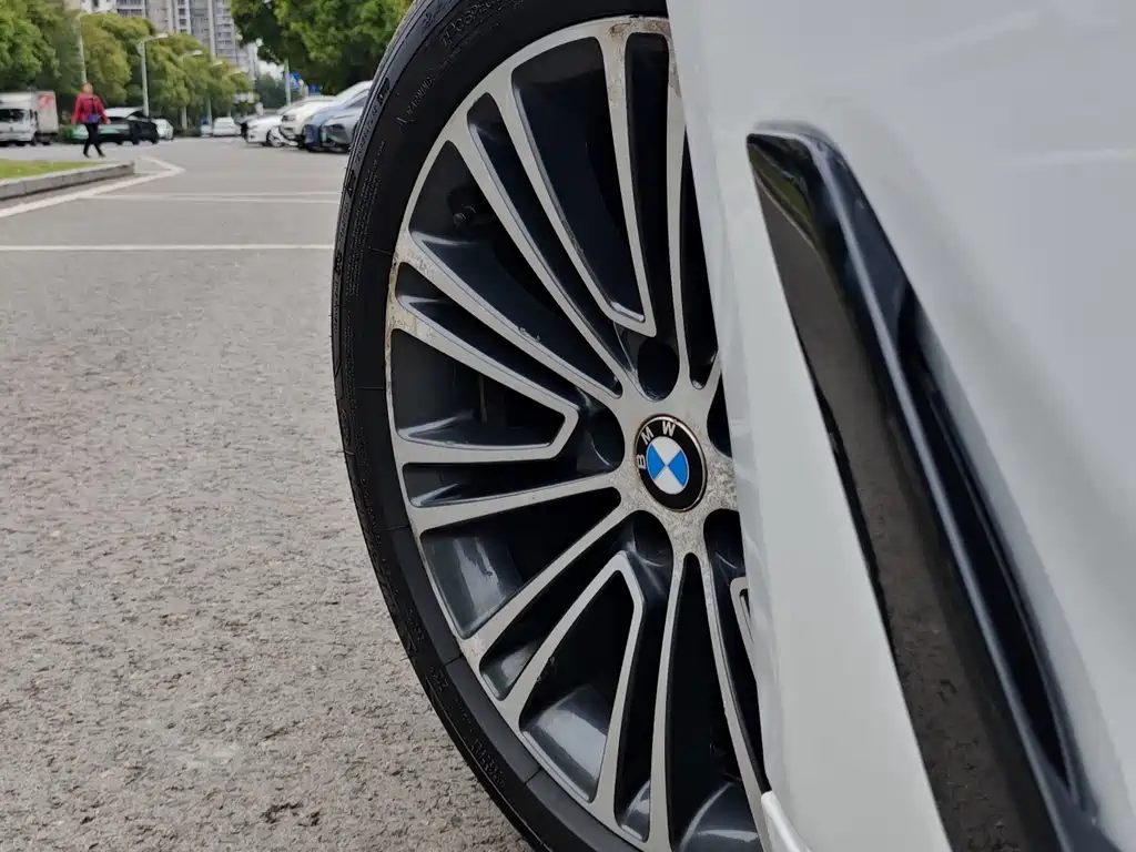 BMW 5 Series 2018 — фото 11