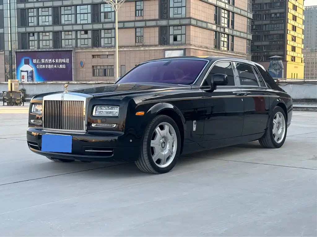Rolls-Royce Phantom 2015 — фото 1
