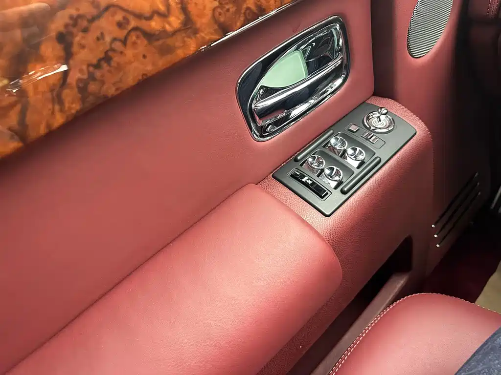 Rolls-Royce Phantom 2015 — фото 10