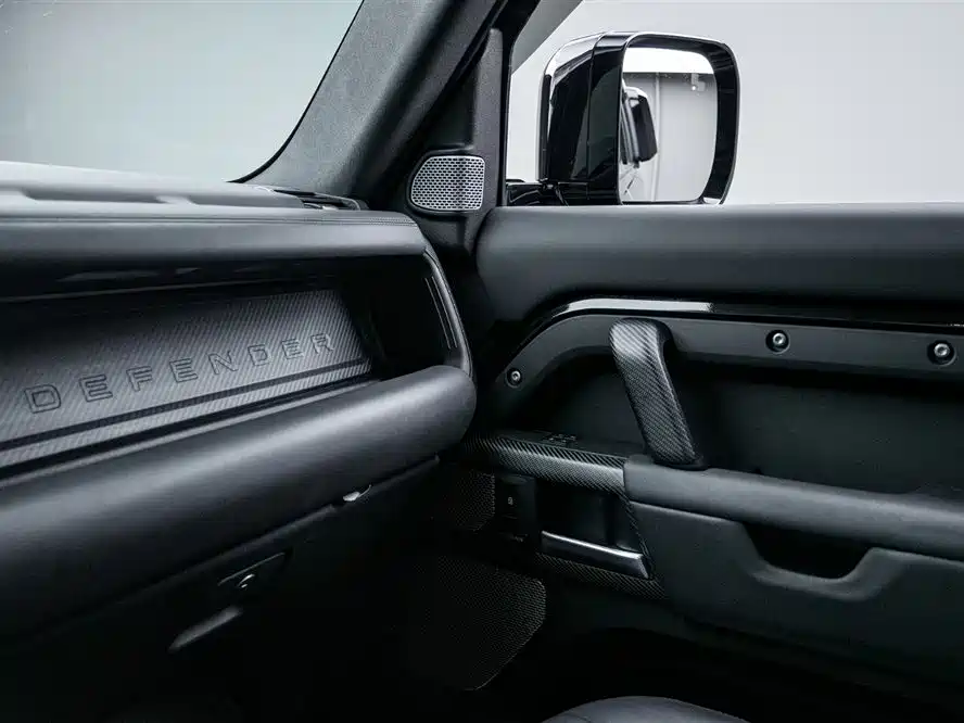Land Rover Defender 2023 — фото 23