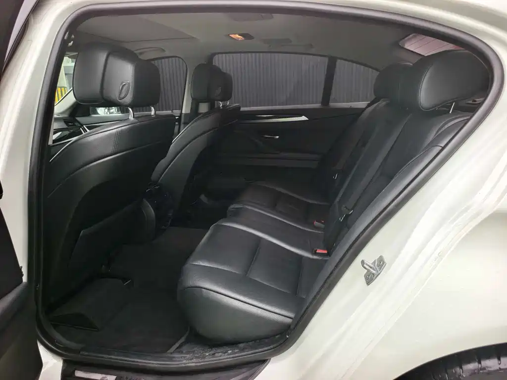 BMW 5 Series 2013 — фото 10