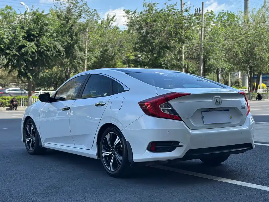 Honda Civic 2018 — фото 12