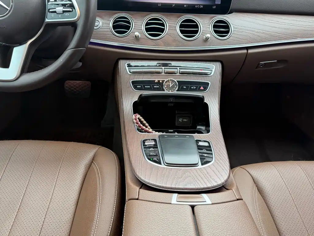 Mercedes-Benz E-Class 2019 — фото 17
