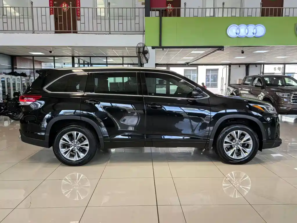 Toyota Highlander 2018 — фото 16