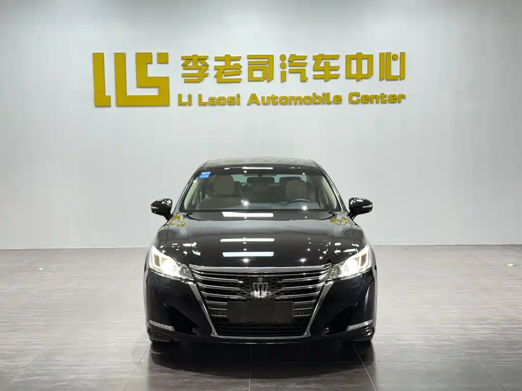 Toyota Crown 2016 — фото 2