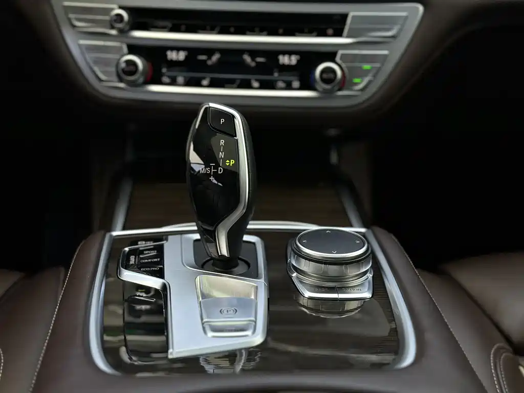 BMW 7 Series 2020 — фото 15