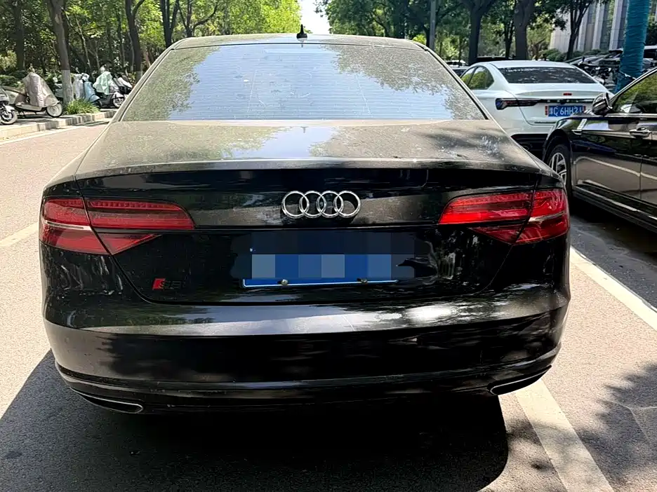Audi A8 2017 — фото 4