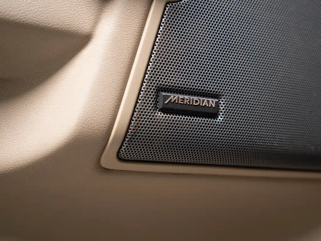 Land Rover Discovery 2016 — фото 16