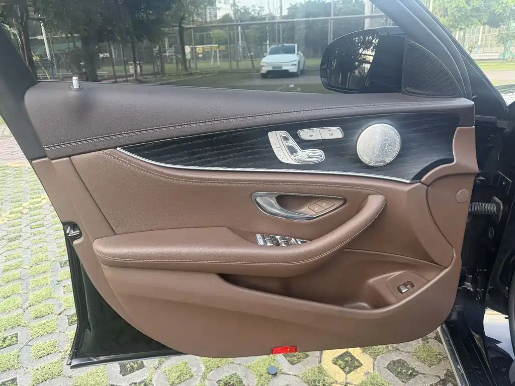 Mercedes-Benz E-Class 2023 — фото 15