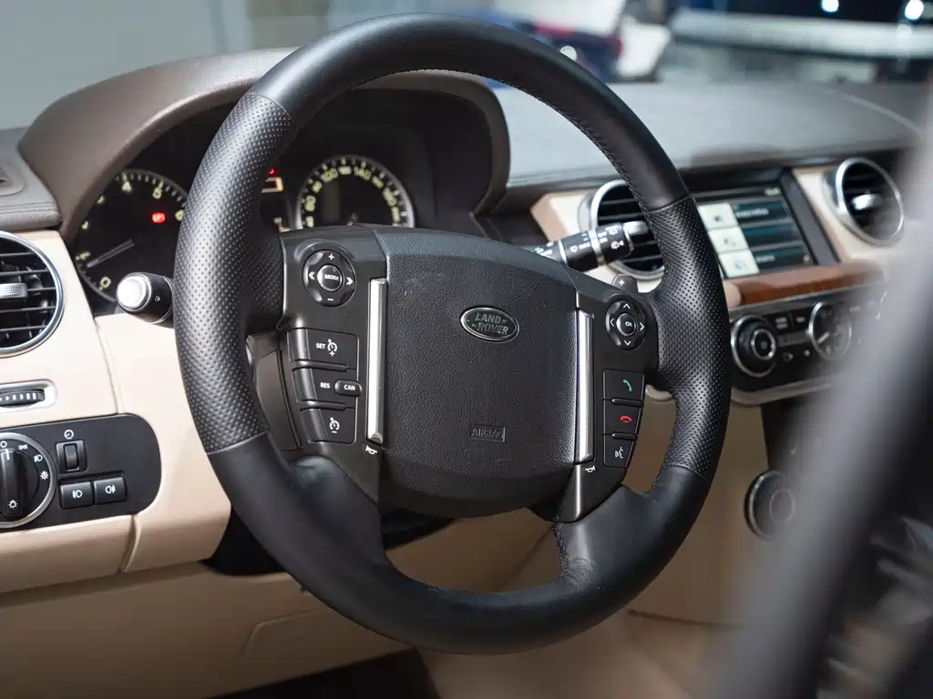 Land Rover Discovery 2016 — фото 20