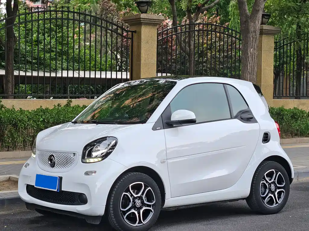 smart Fortwo 2018 — фото 1