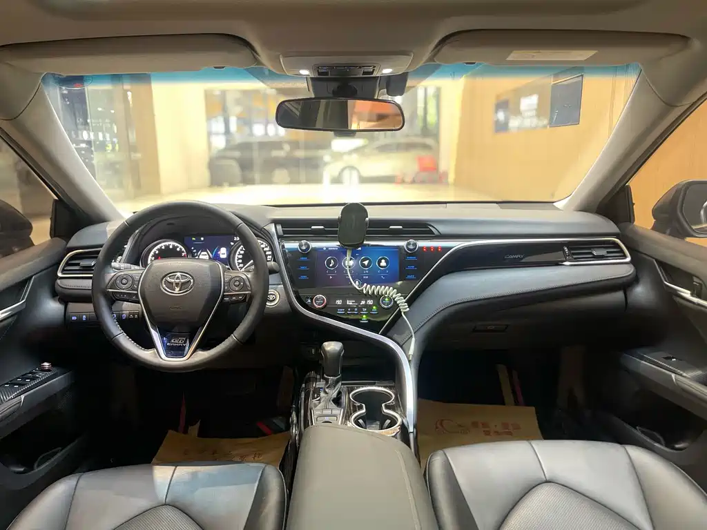 Toyota Camry 2020 — фото 10