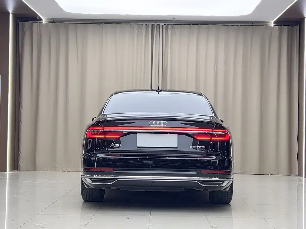 Audi A8 2022 — фото 18
