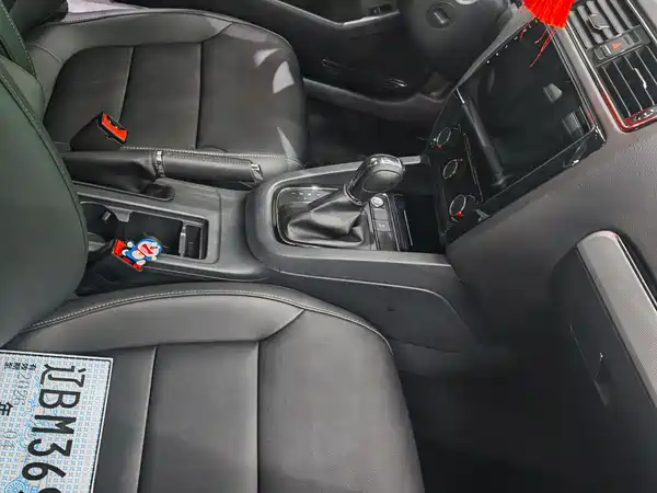 Volkswagen Sagitar 2018