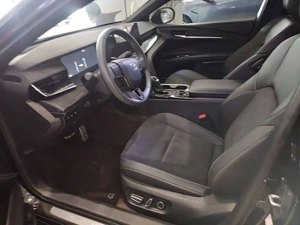 Toyota Camry 2025 — фото 15