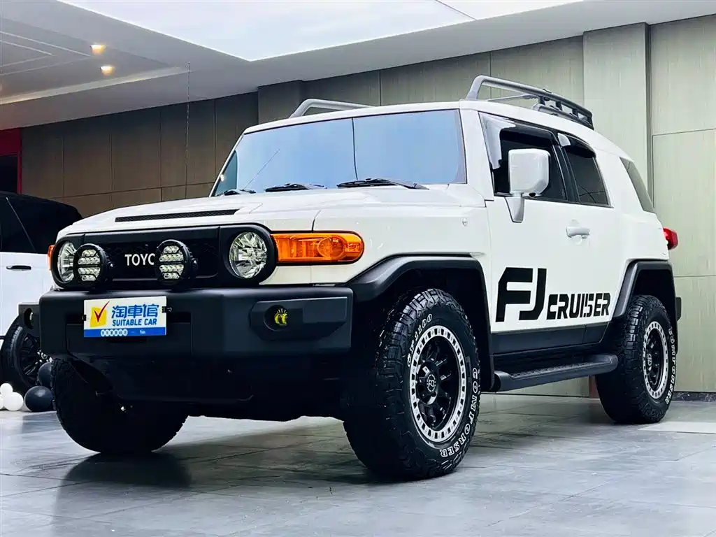 Toyota FJ Cruiser 2024 — фото 1