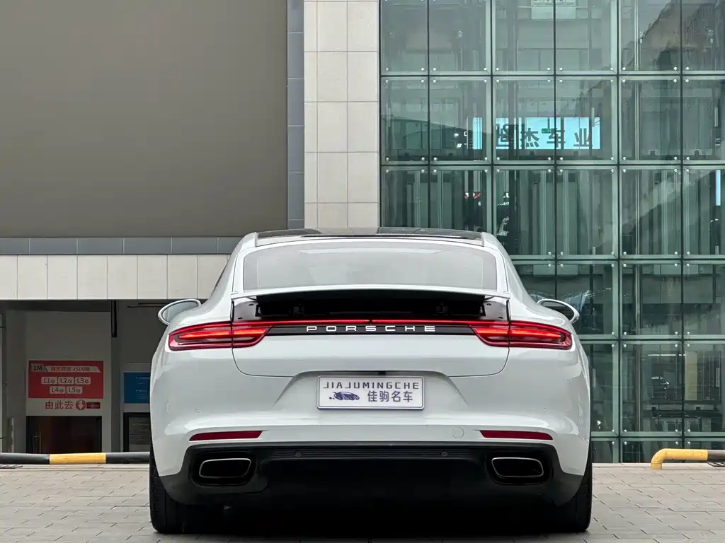 Porsche Panamera 2018 — фото 13