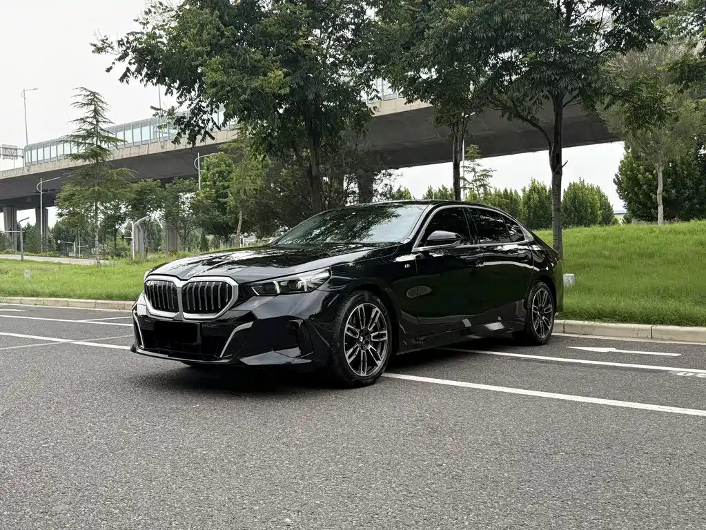 BMW 5 Series 2025