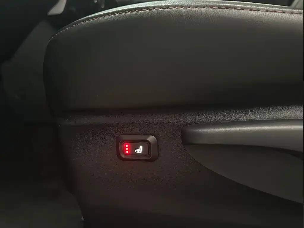Toyota Yaris L 2022 — фото 15