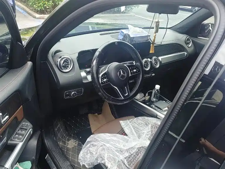 Mercedes-Benz GLB 2023