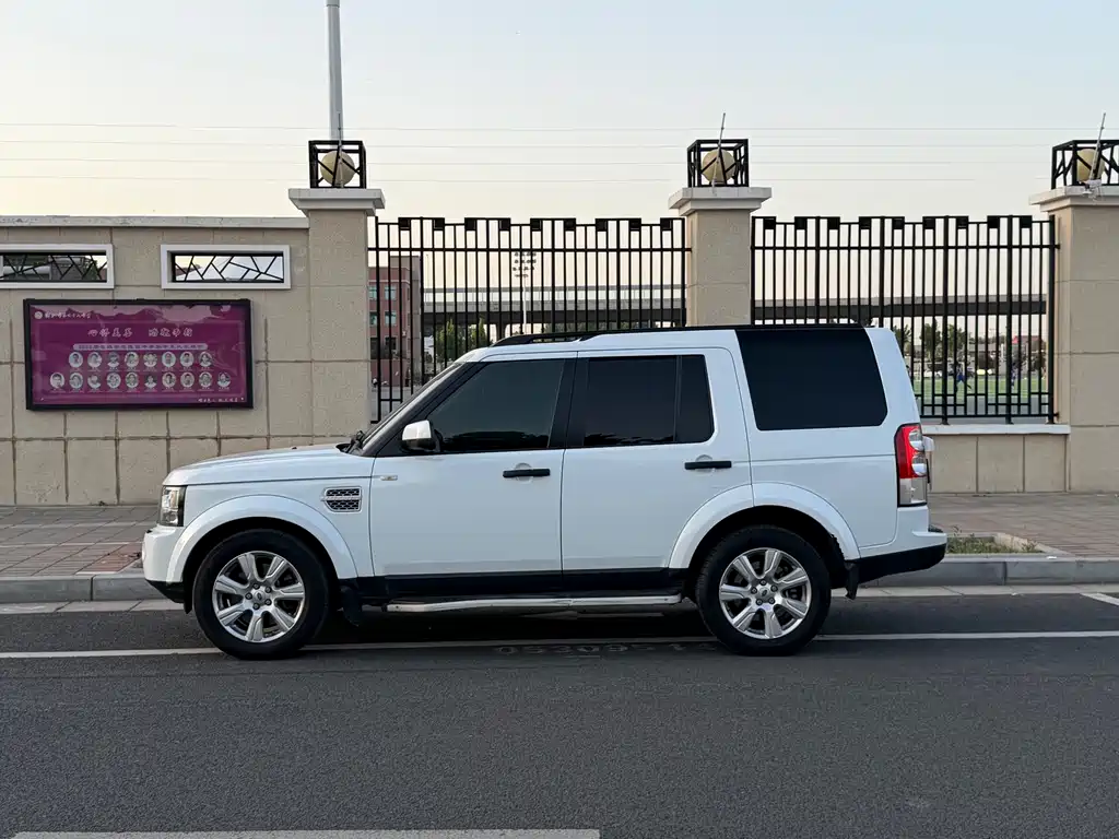 Land Rover Discovery 2013 — фото 9