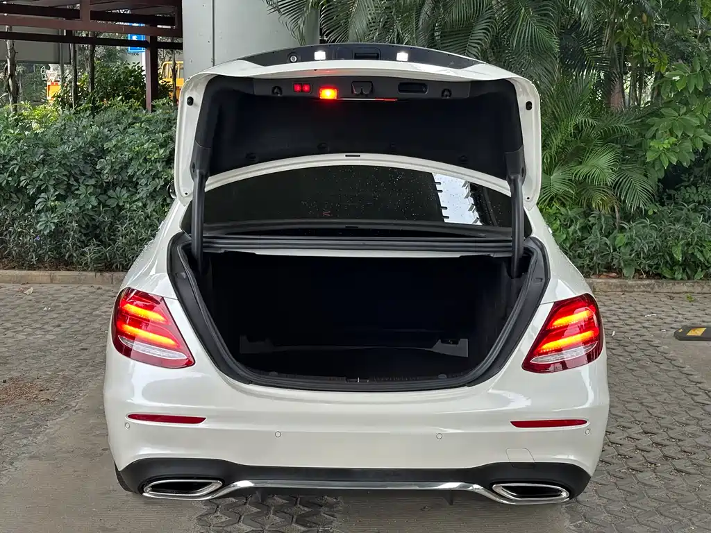 Mercedes-Benz E-Class 2018 — фото 15