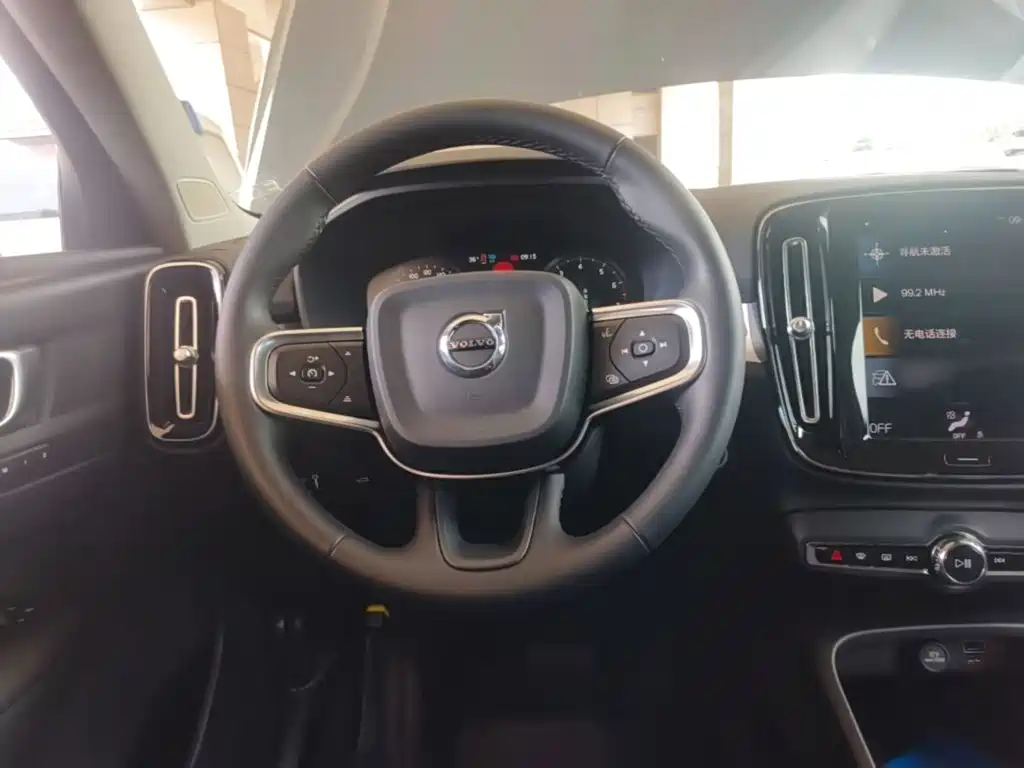 Volvo XC40 2022 — фото 11