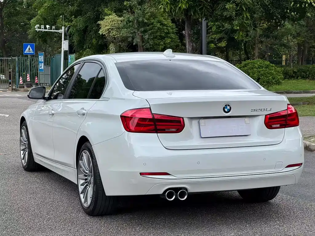 BMW 3 Series 2019 — фото 14