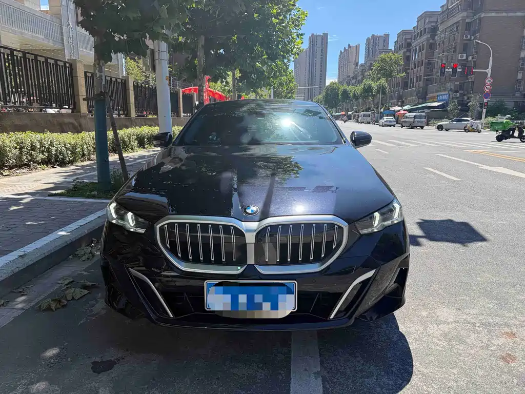 BMW 5 Series 2025