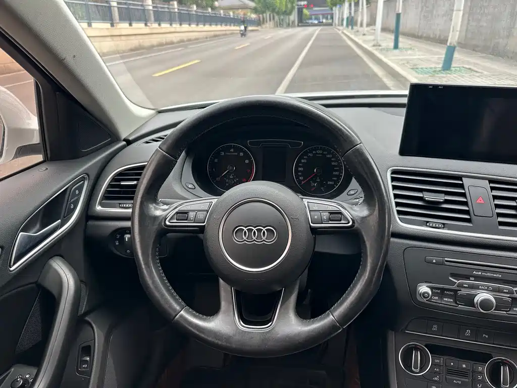 Audi Q3 2017 — фото 11