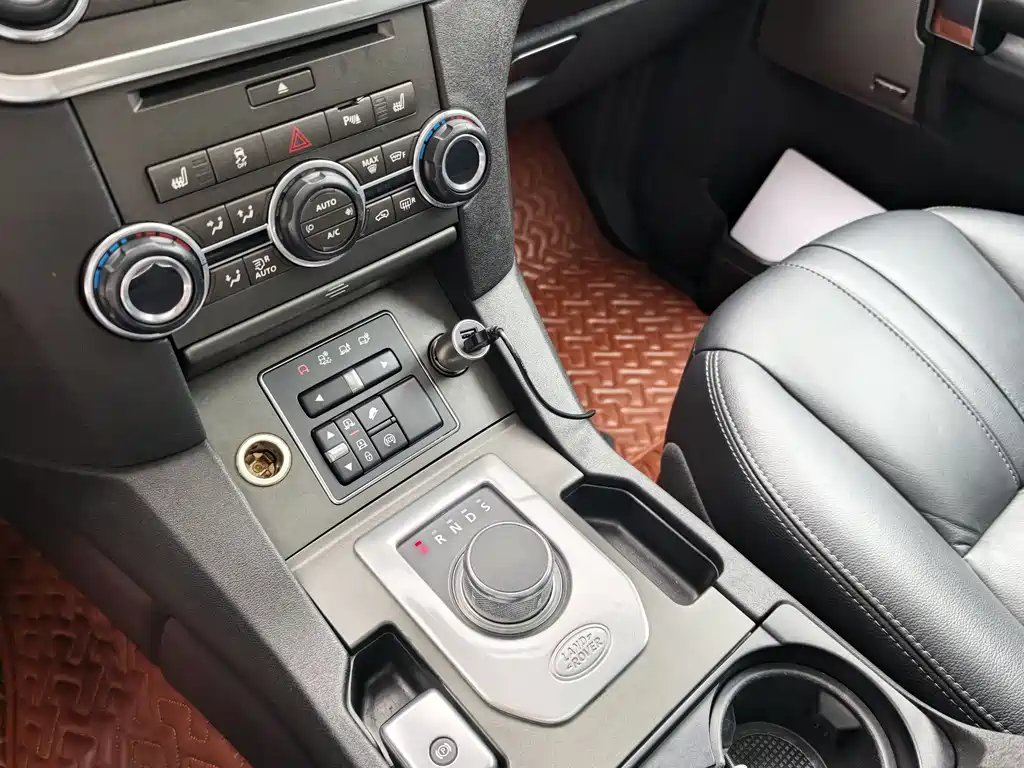 Land Rover Discovery 2015 — фото 13