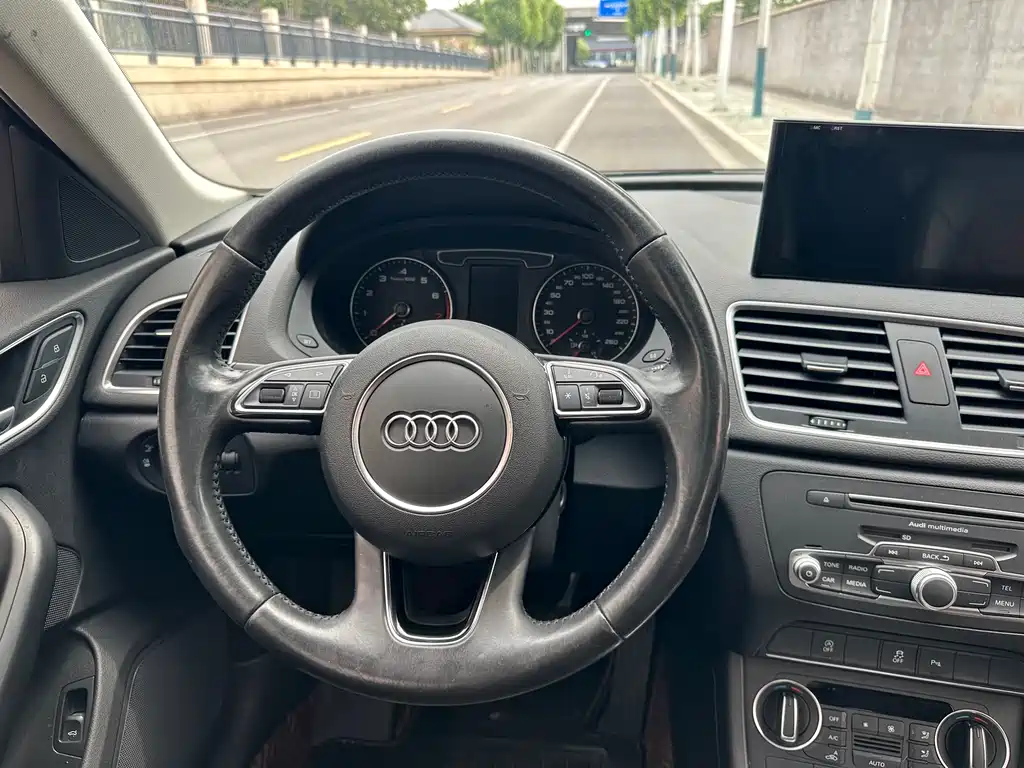 Audi Q3 2017 — фото 14