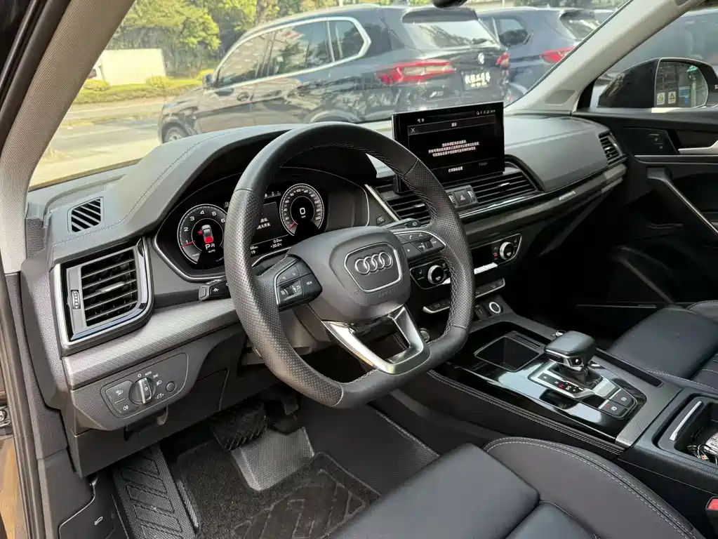 Audi Q5L 2022 — фото 10