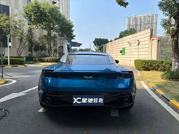 Aston Martin DB11 2020